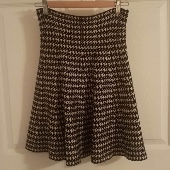 Max Studio Houndstooth Black & Cream Sweater Skirt - Picture 10 of 11